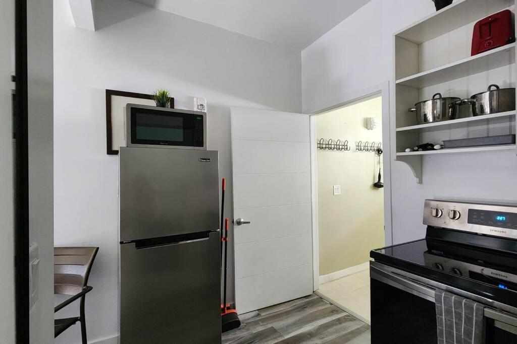 The West Gem Apartment Маями Бийч Екстериор снимка